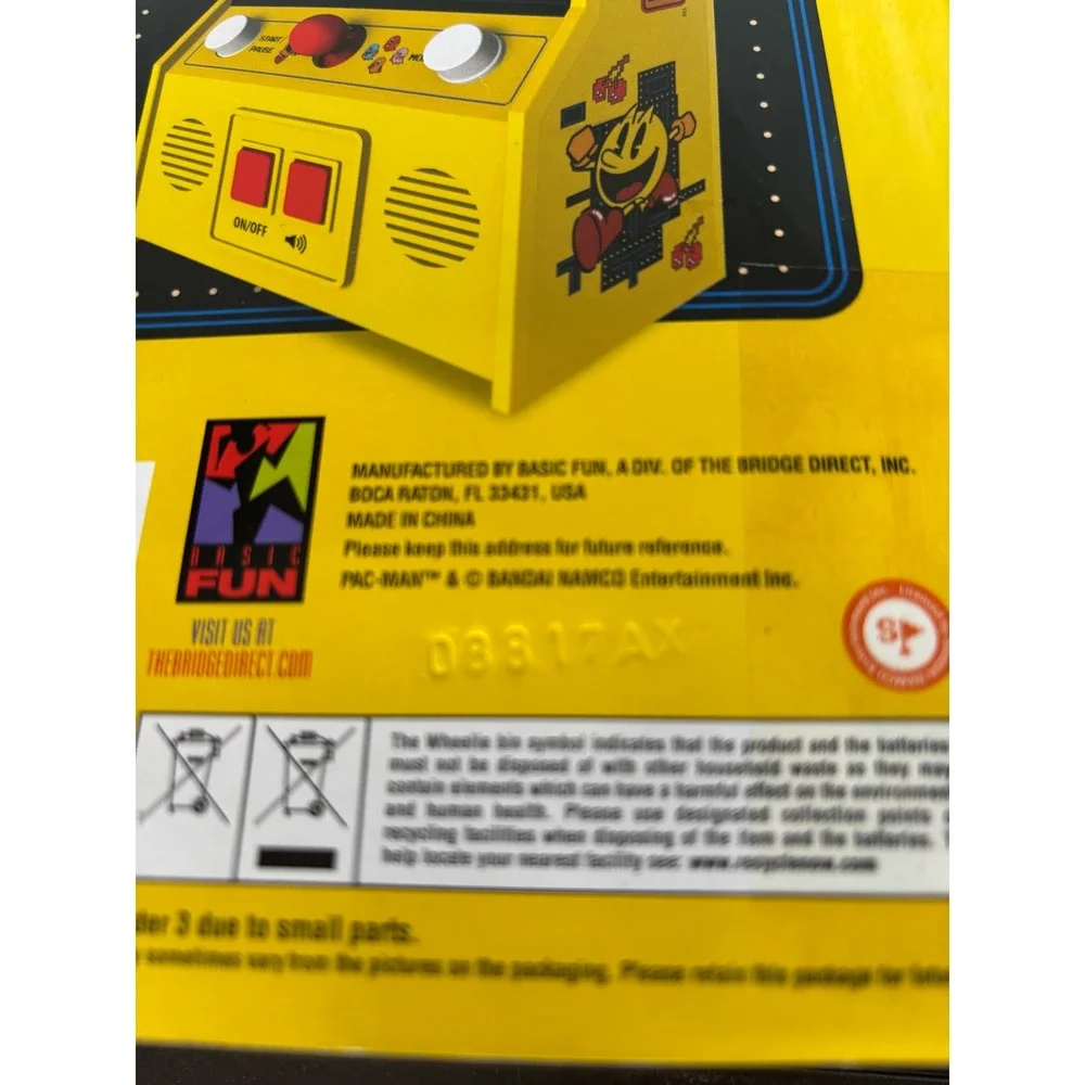 Basic Fun Pac-Man Mini Arcade Game Handheld Retro Electronic Toy  Yellow NEW